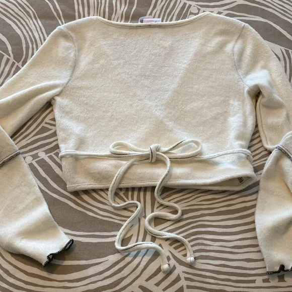 URBAN OUTFITTERS crop wrap top - Picture 6 of 8